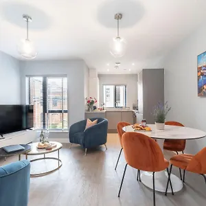 Elliot Oliver - Cosy 2 Bedroom Town Centre Cheltenham